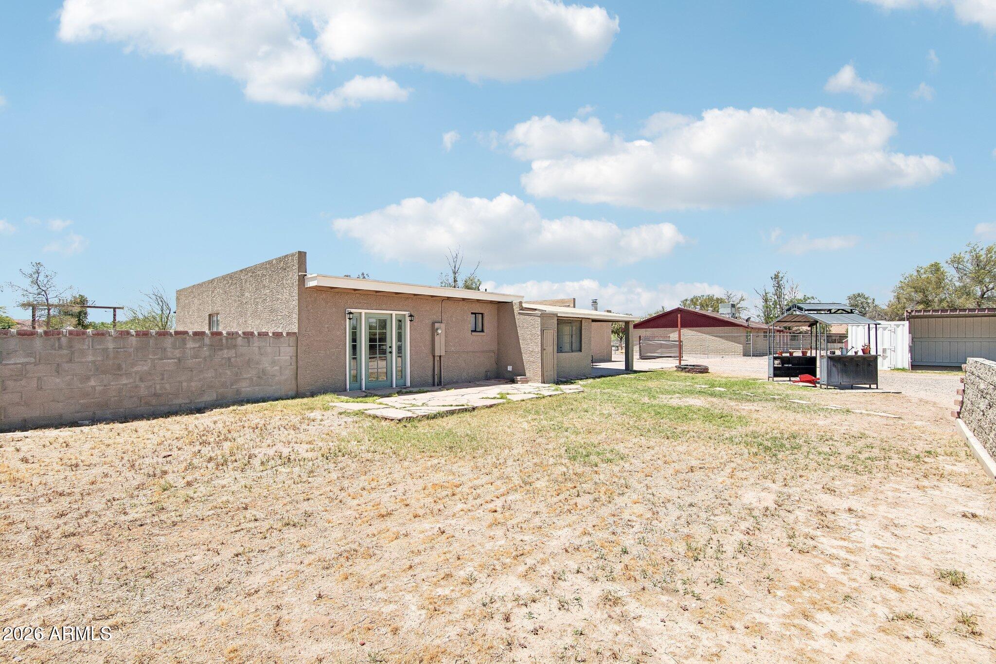 228 W CALLE TUBERIA