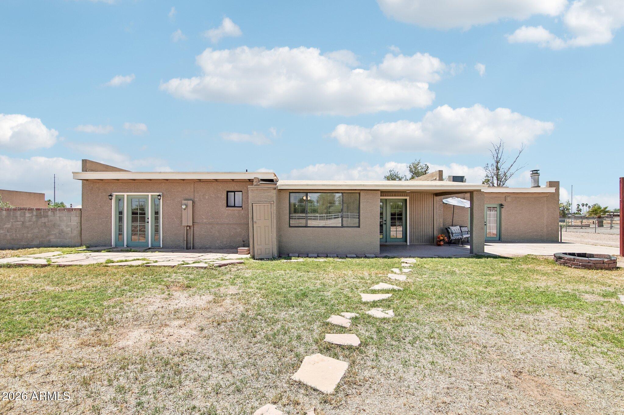 228 W CALLE TUBERIA