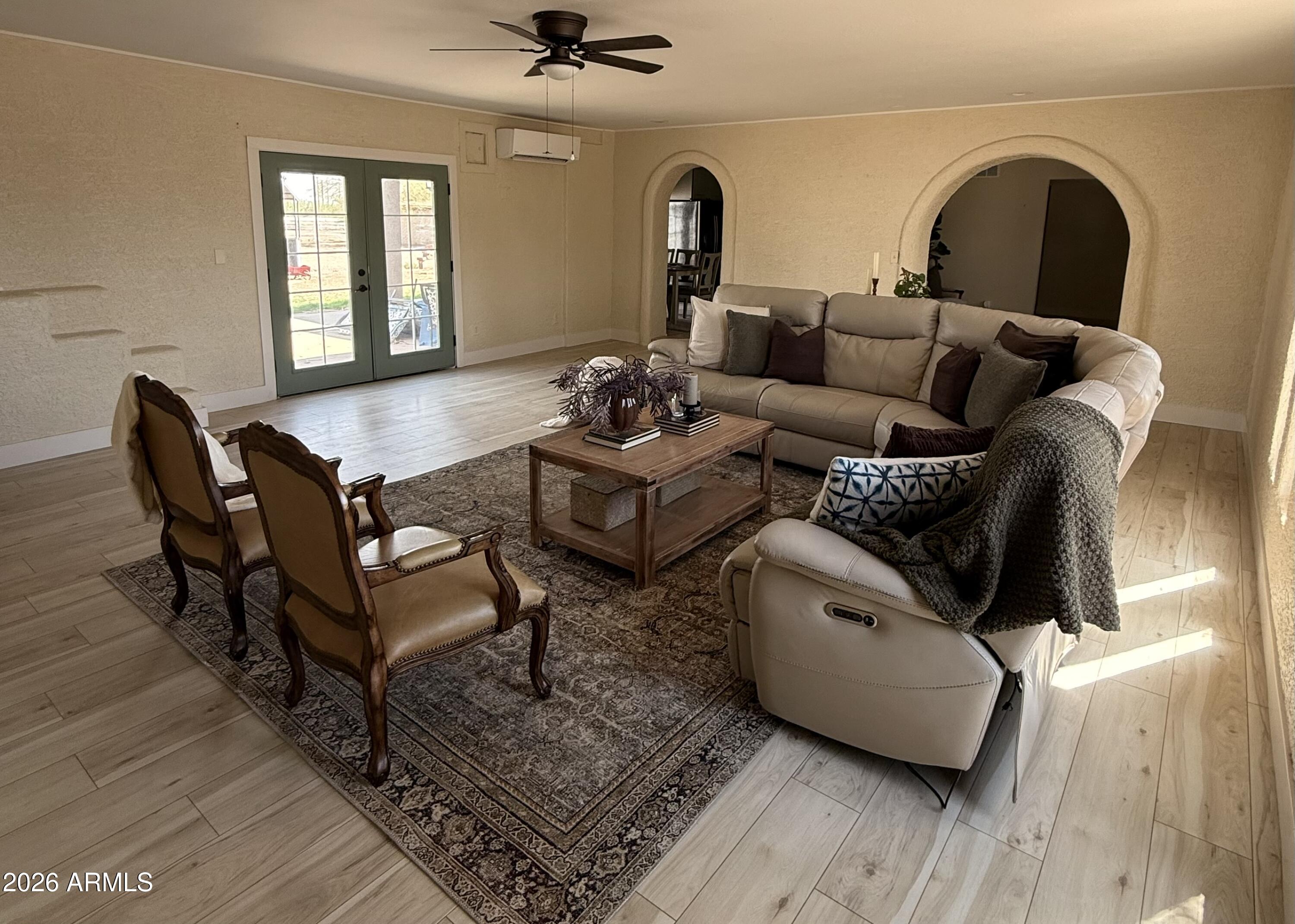 228 W CALLE TUBERIA