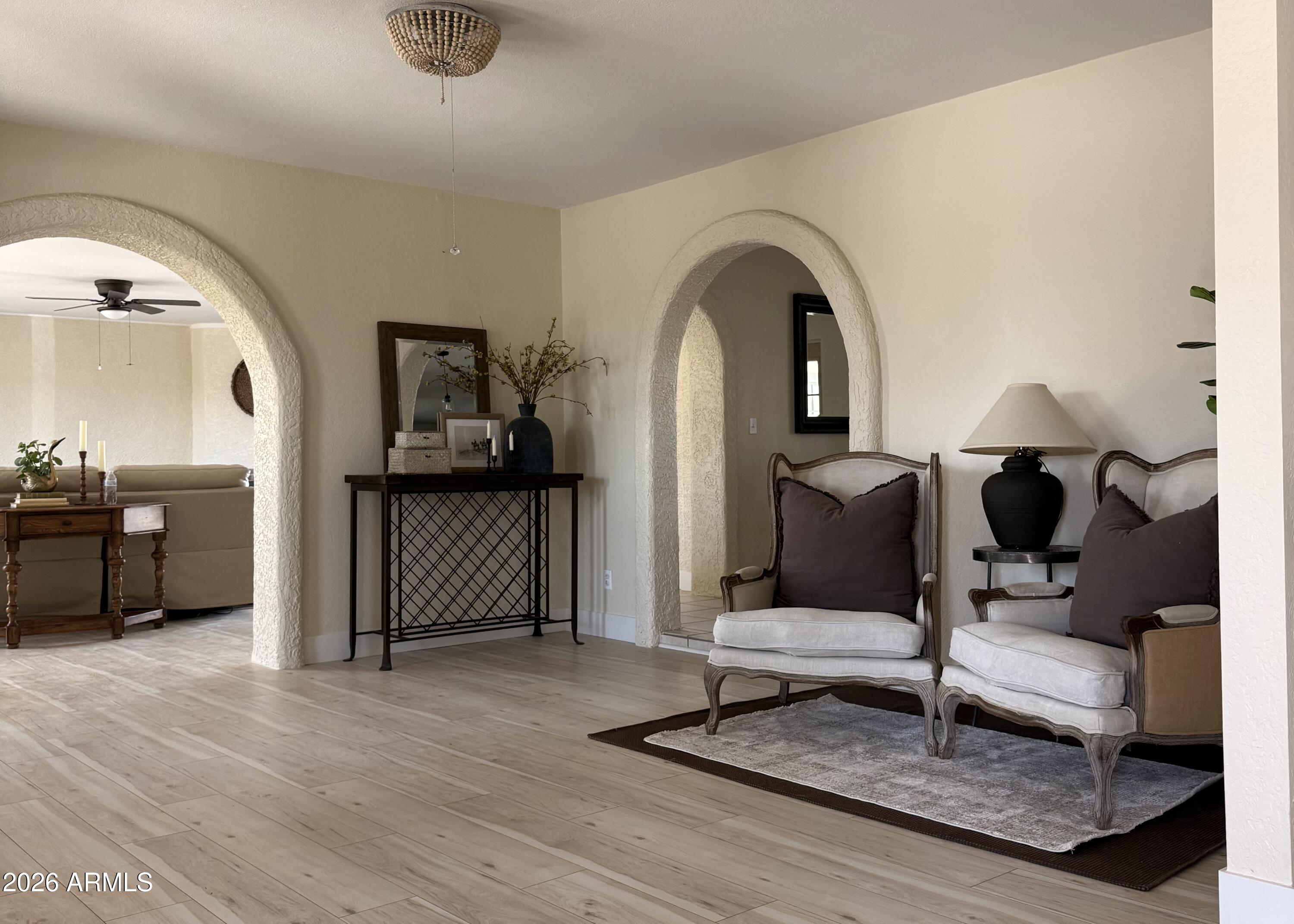 228 W CALLE TUBERIA