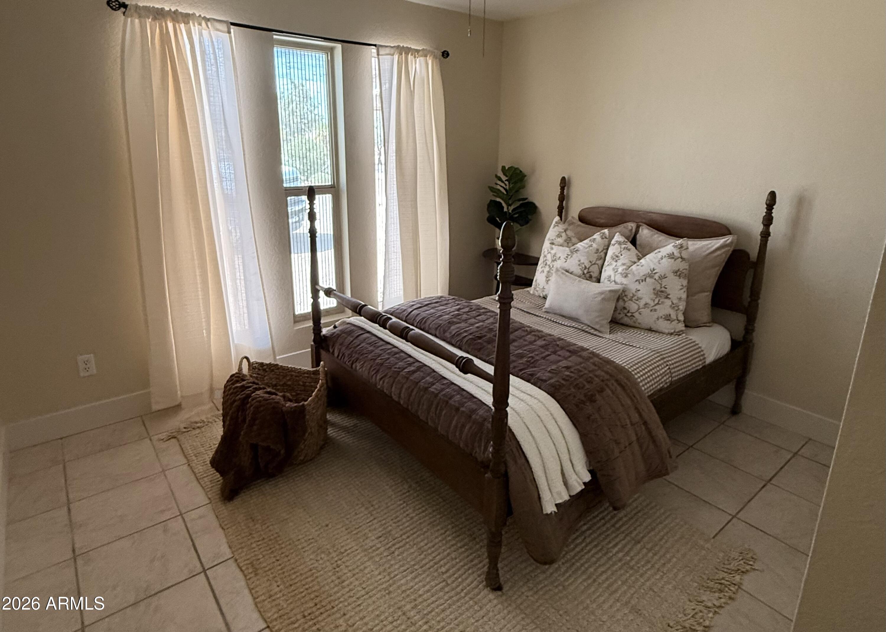 228 W CALLE TUBERIA