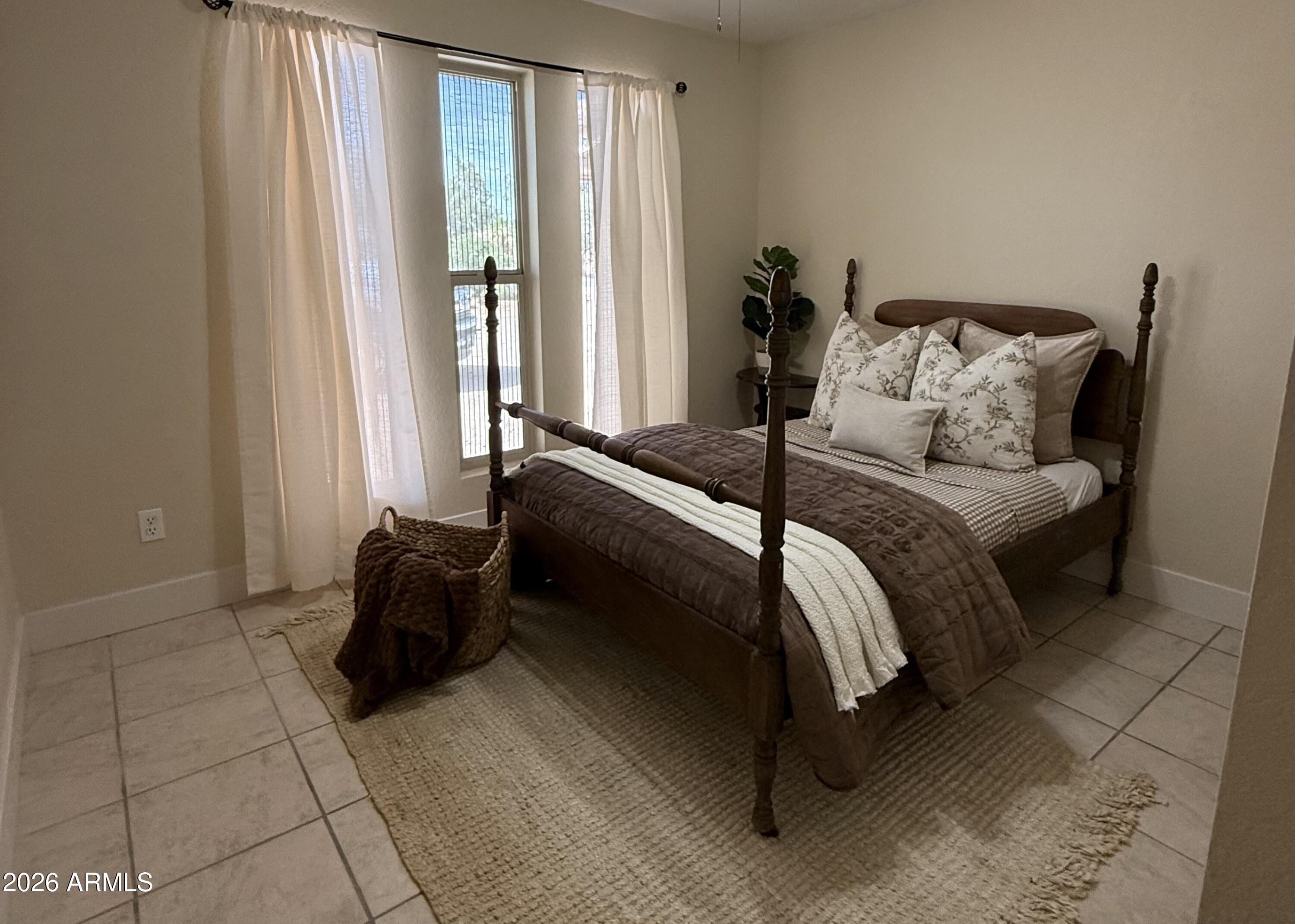 228 W CALLE TUBERIA