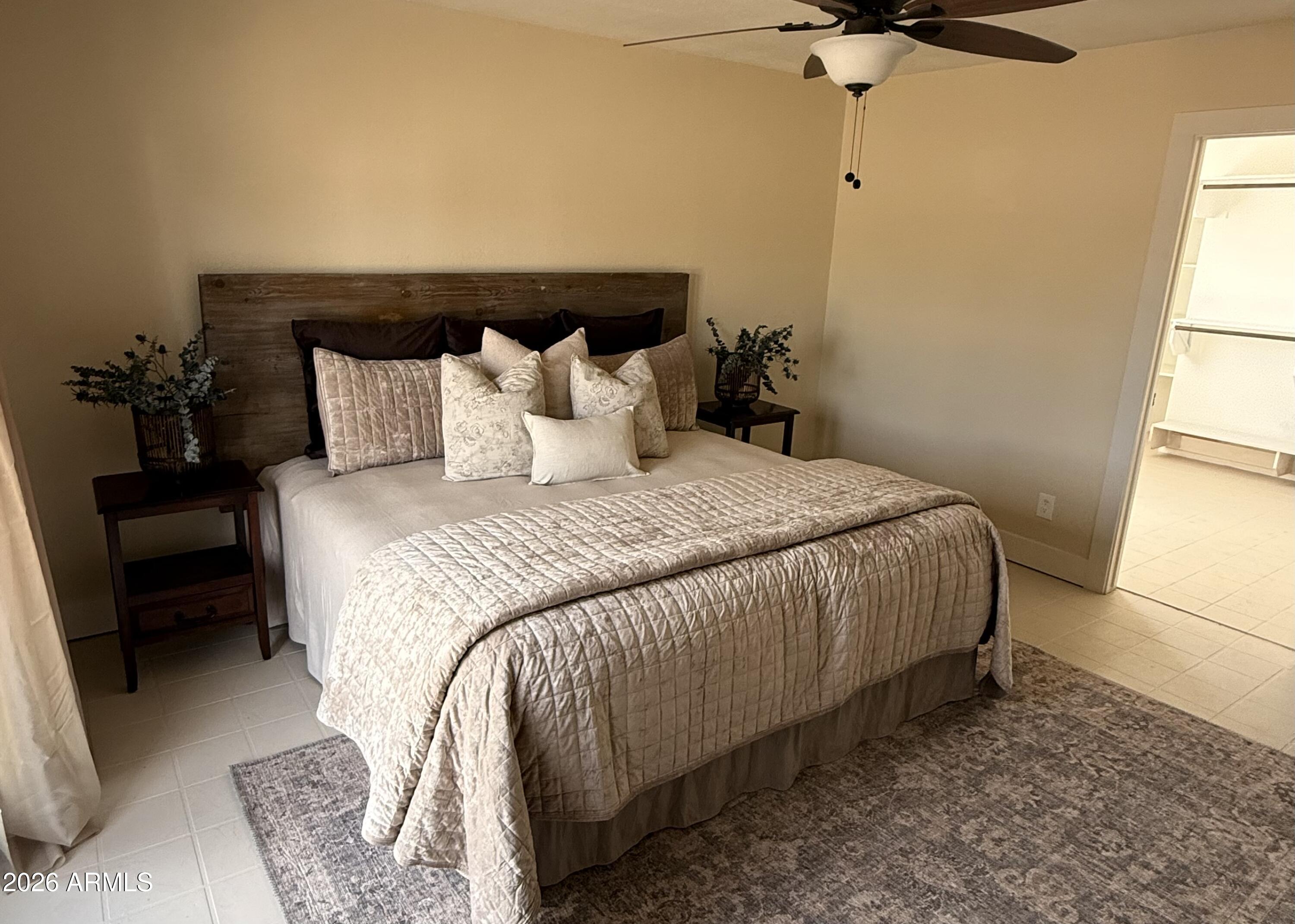 228 W CALLE TUBERIA
