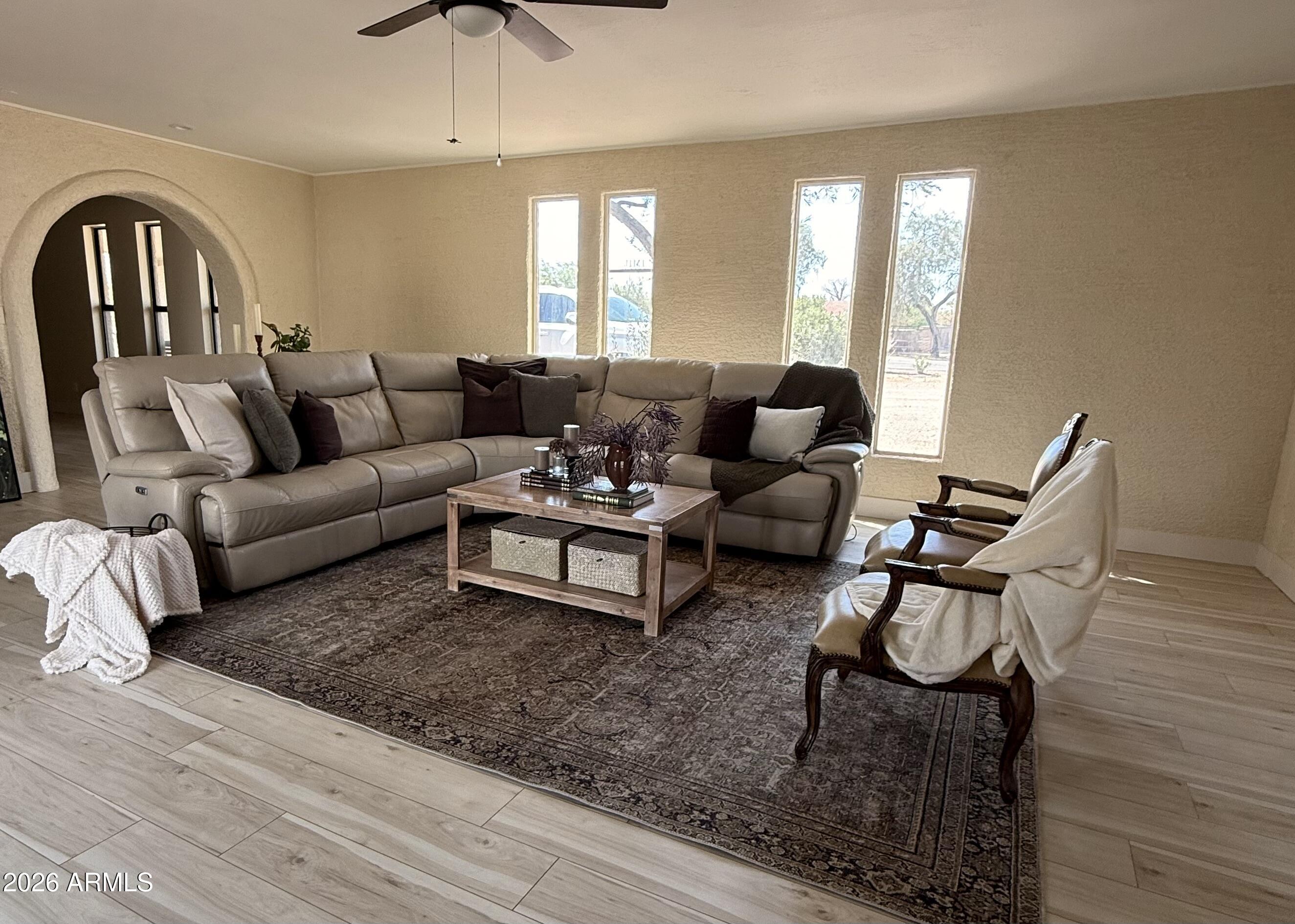 228 W CALLE TUBERIA