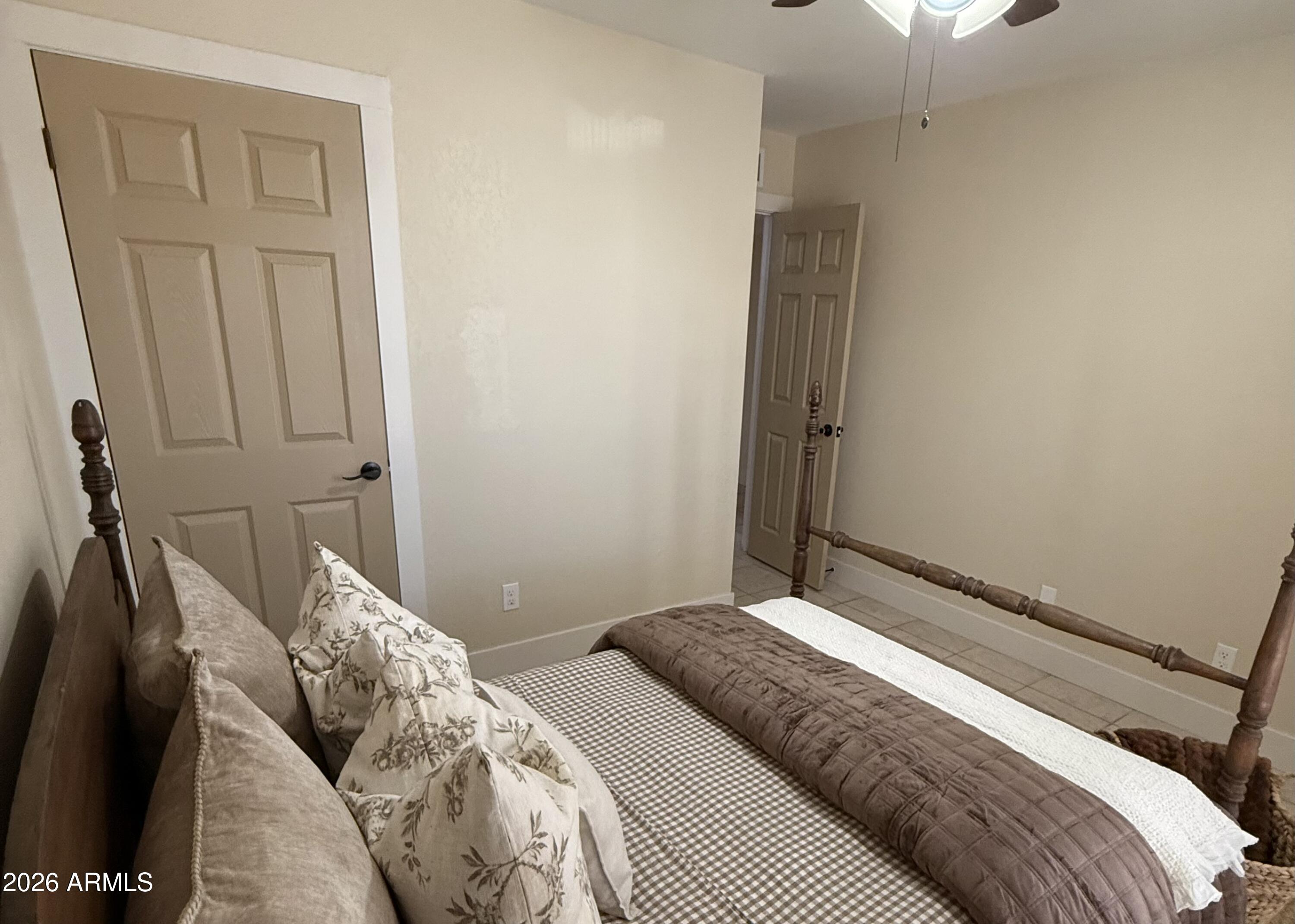 228 W CALLE TUBERIA