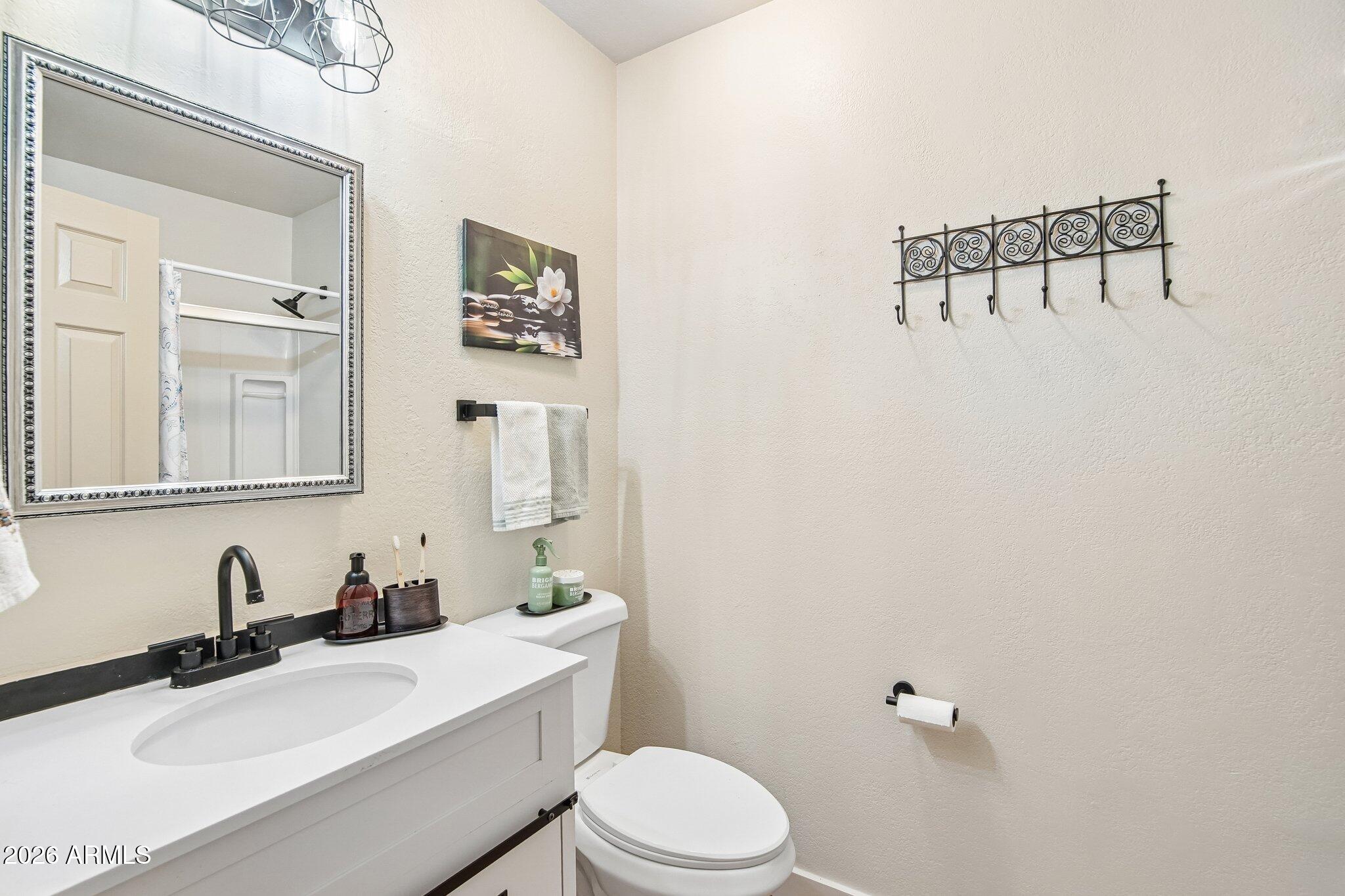 228 W CALLE TUBERIA