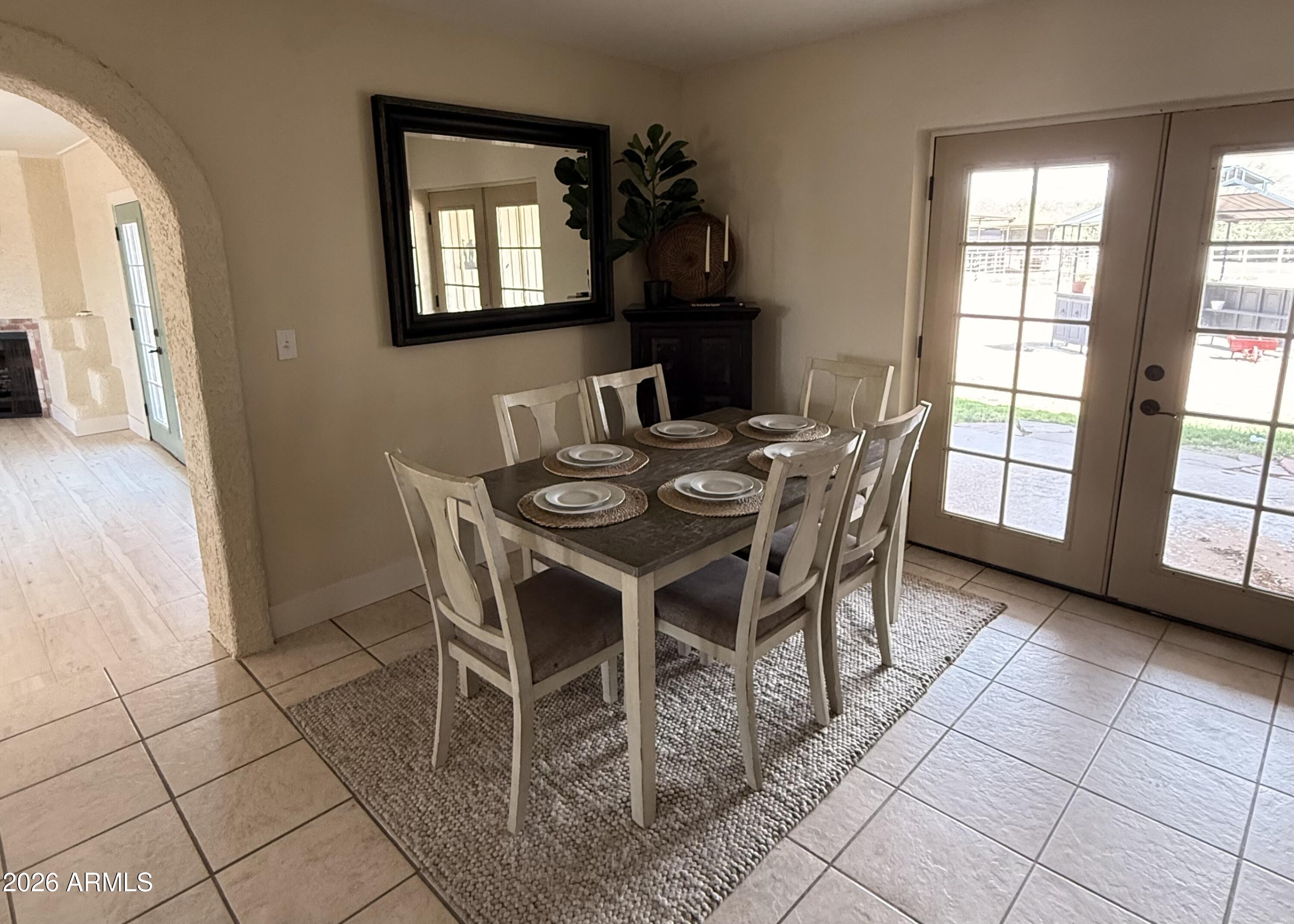228 W CALLE TUBERIA