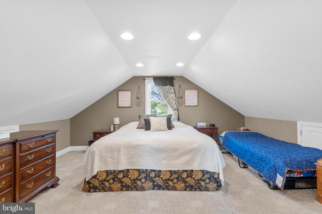 503 SCHOOLHOUSE ROAD