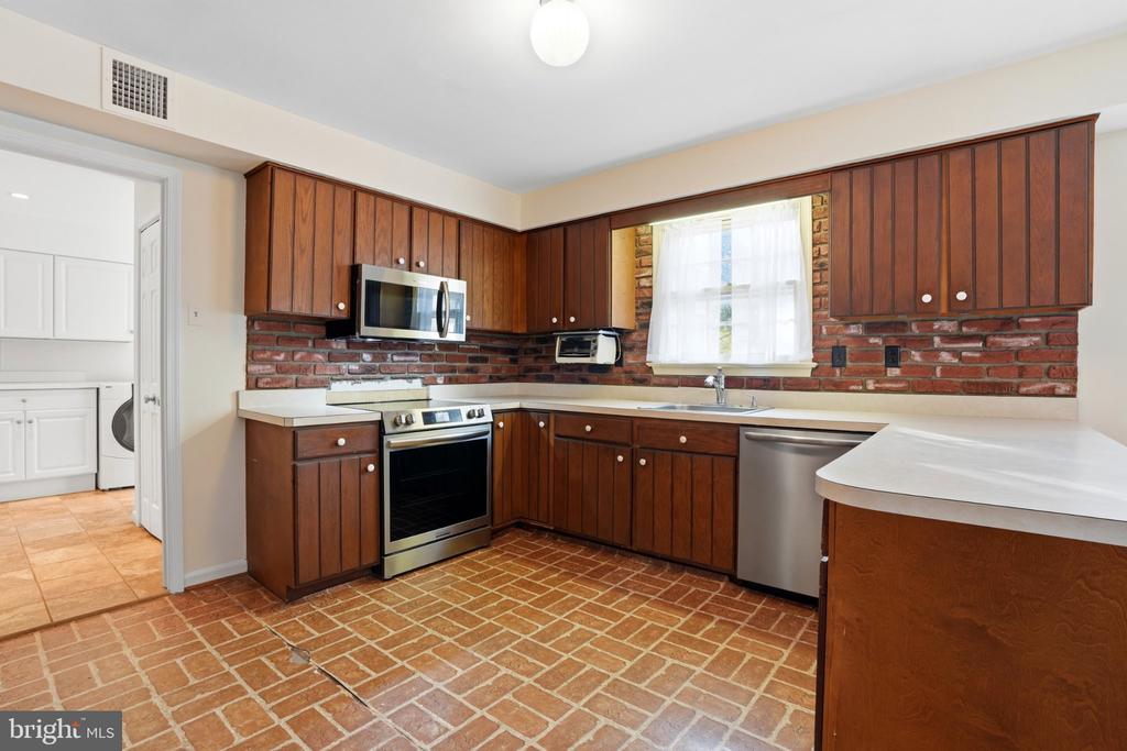 24 SUNNYBROOK DRIVE