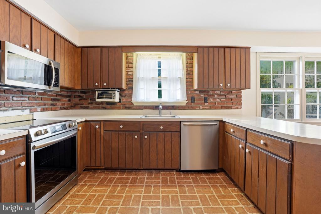 24 SUNNYBROOK DRIVE