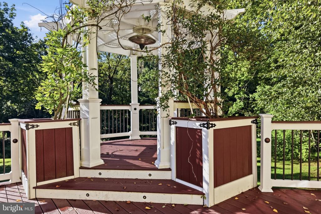 24 SUNNYBROOK DRIVE