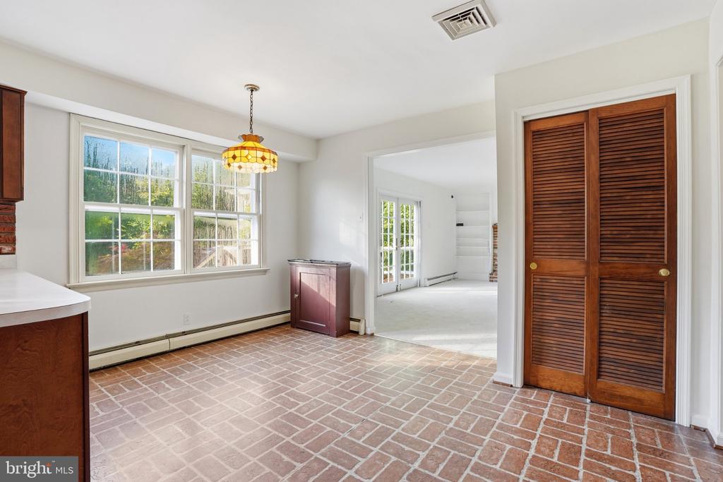 24 SUNNYBROOK DRIVE