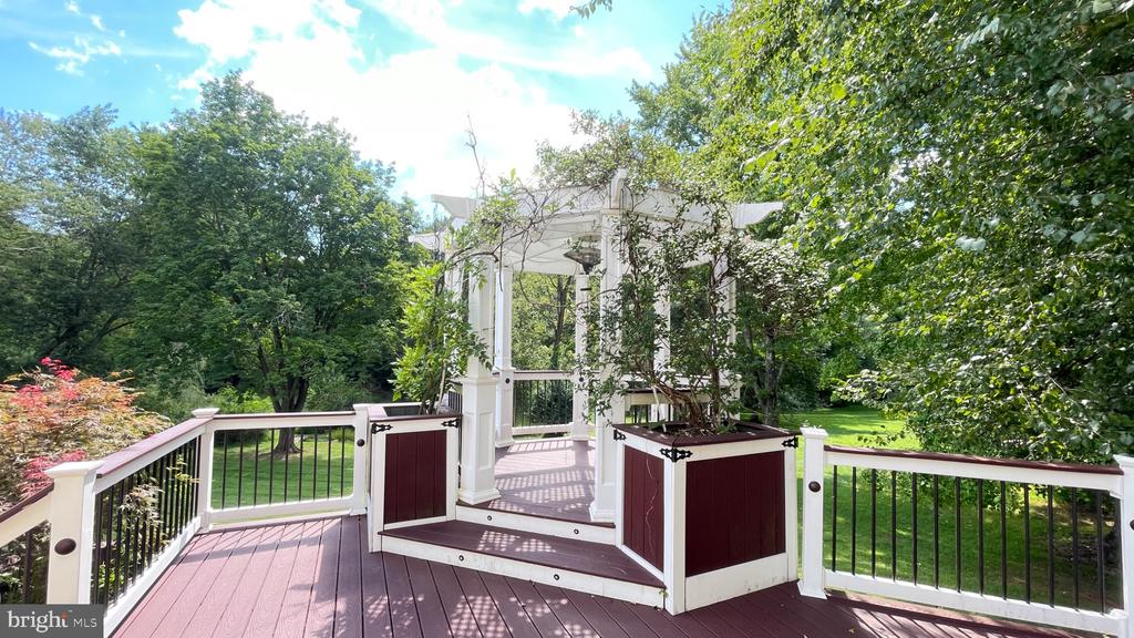 24 SUNNYBROOK DRIVE