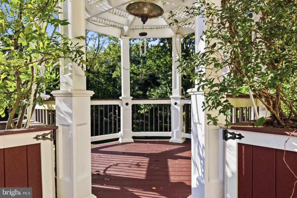 24 SUNNYBROOK DRIVE