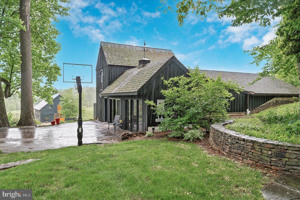 500 LUCKY HILL ROAD