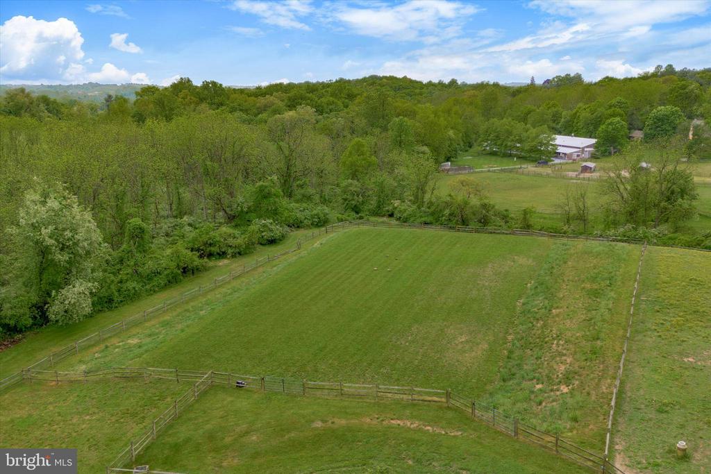 500 LUCKY HILL ROAD