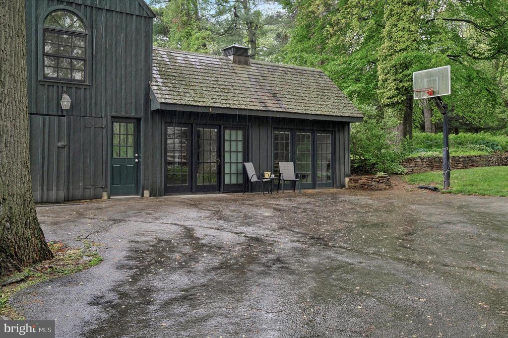 500 LUCKY HILL ROAD