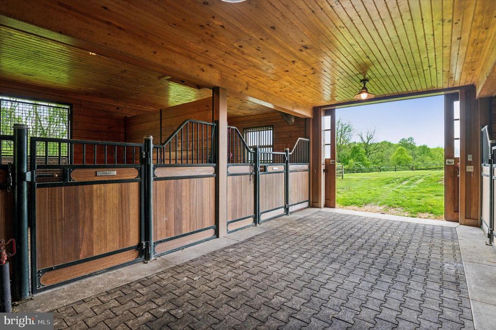 500 LUCKY HILL ROAD