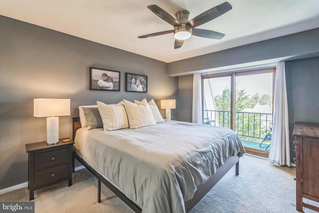 296 SUMMIT HOUSE Unit: 296