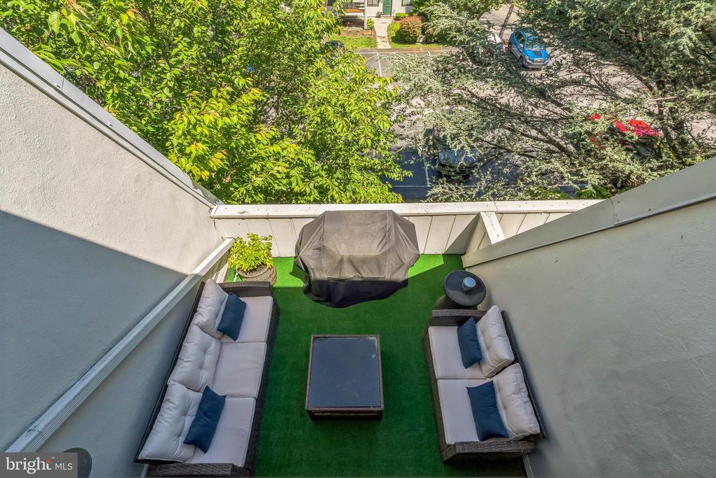 296 SUMMIT HOUSE Unit: 296