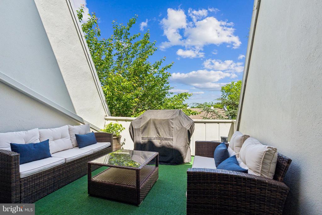 296 SUMMIT HOUSE Unit: 296