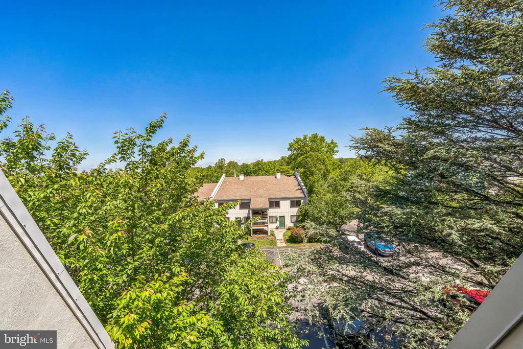 296 SUMMIT HOUSE Unit: 296