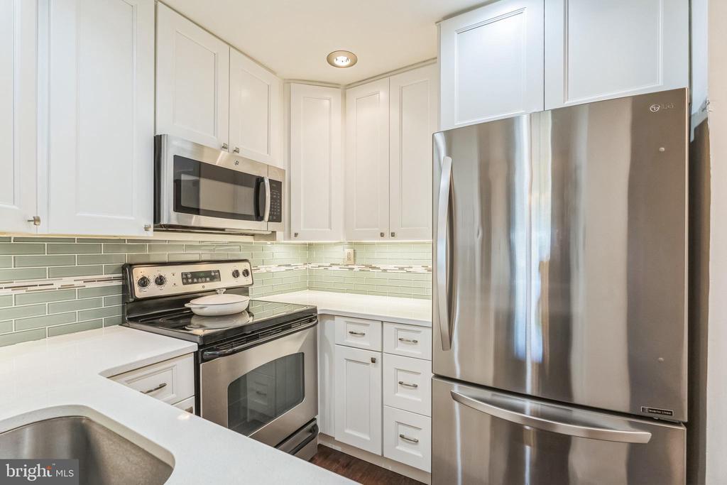 296 SUMMIT HOUSE Unit: 296