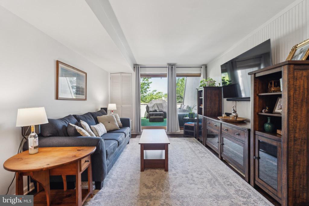 296 SUMMIT HOUSE Unit: 296