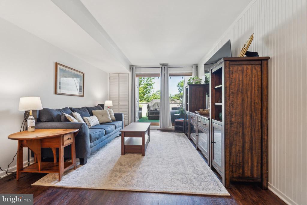 296 SUMMIT HOUSE Unit: 296