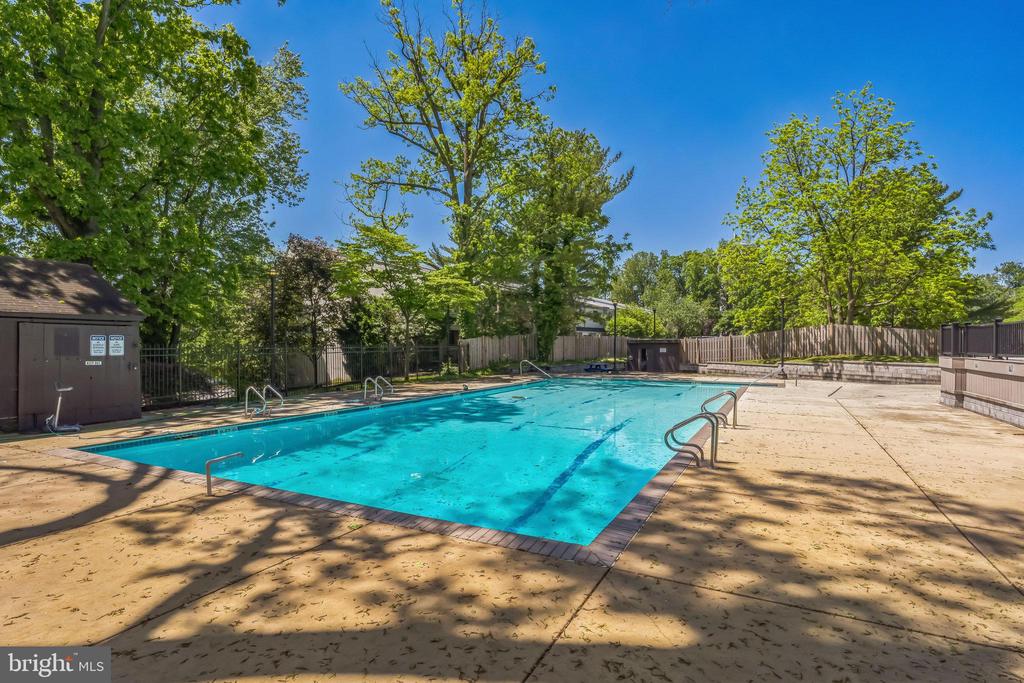 296 SUMMIT HOUSE Unit: 296