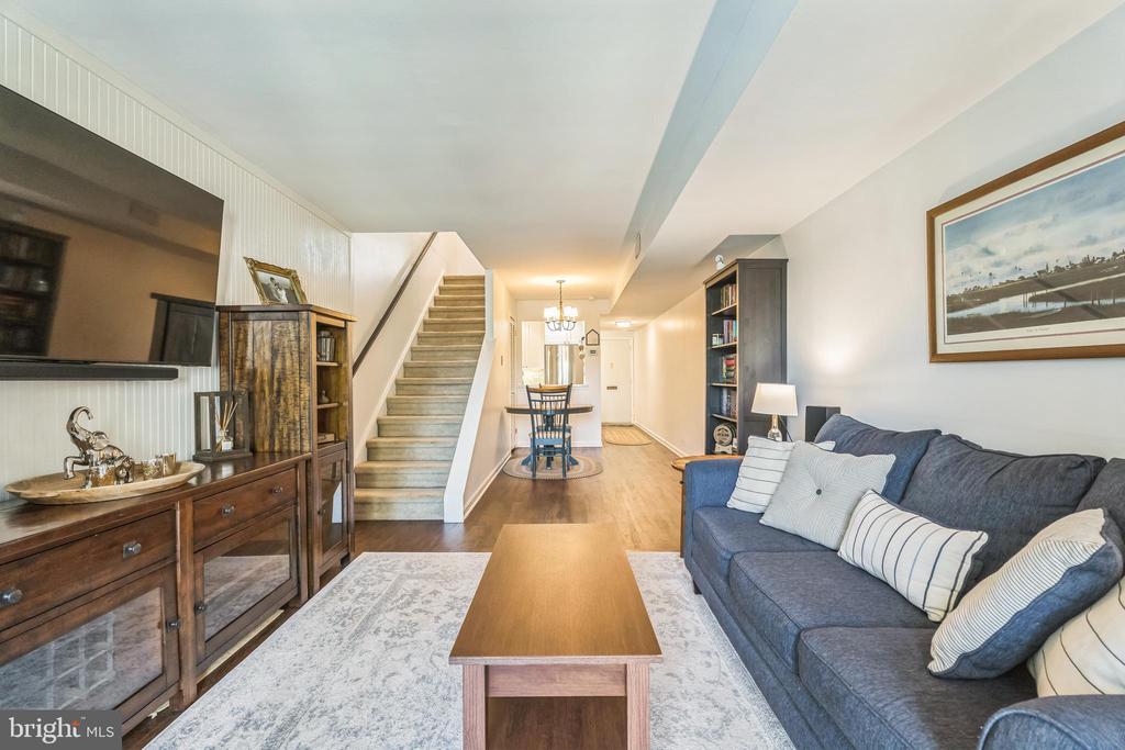 296 SUMMIT HOUSE Unit: 296