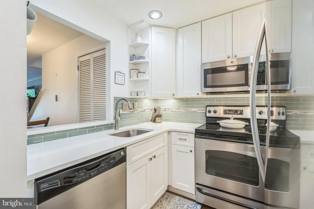 296 SUMMIT HOUSE Unit: 296