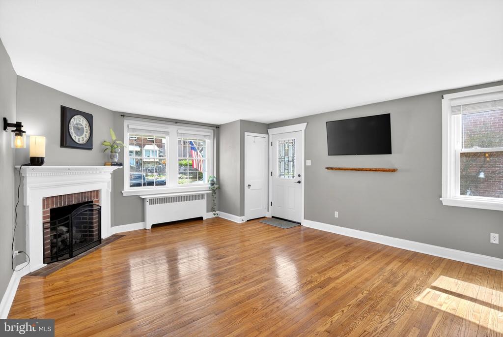 712 CLARENDON ROAD