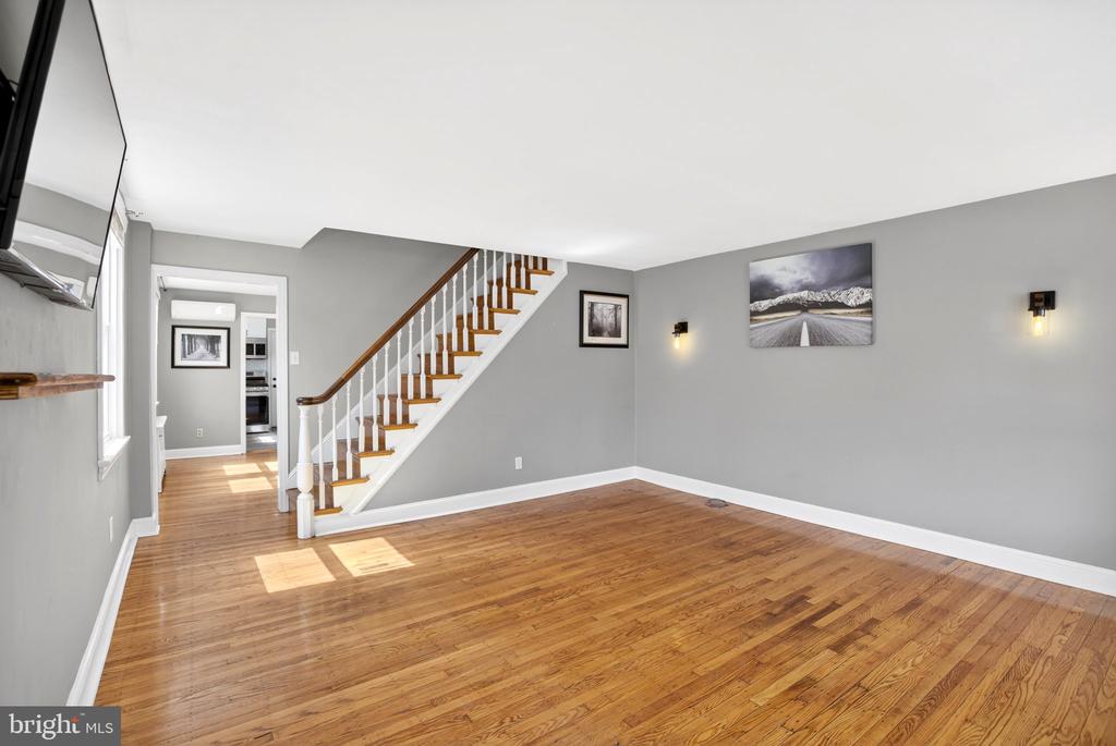 712 CLARENDON ROAD