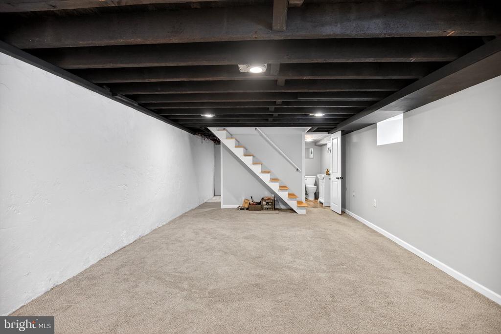 712 CLARENDON ROAD