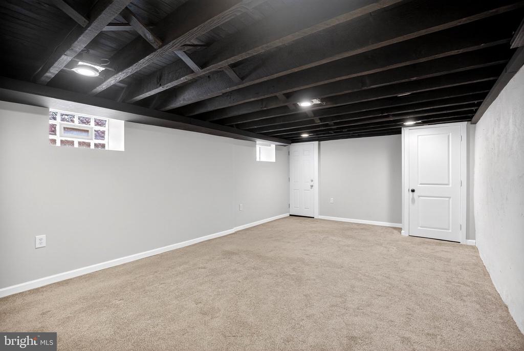 712 CLARENDON ROAD