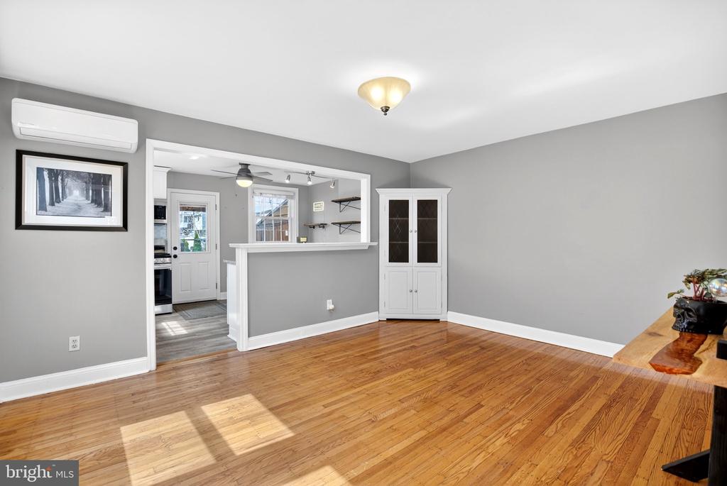 712 CLARENDON ROAD