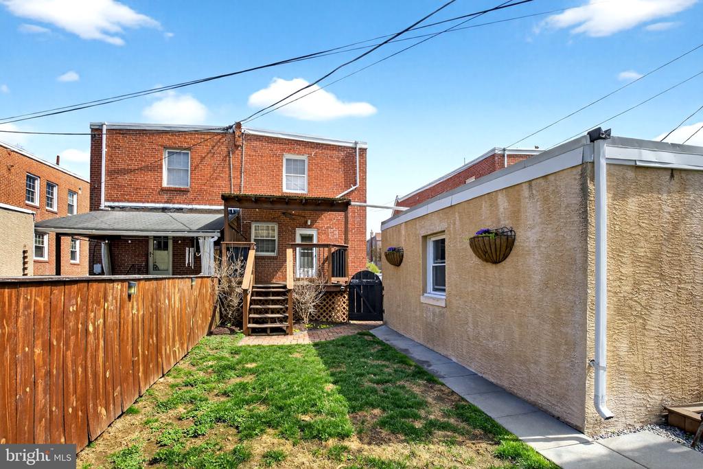 712 CLARENDON ROAD