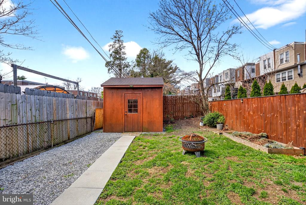 712 CLARENDON ROAD