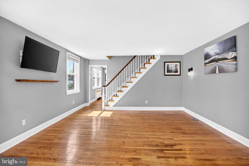 712 CLARENDON ROAD