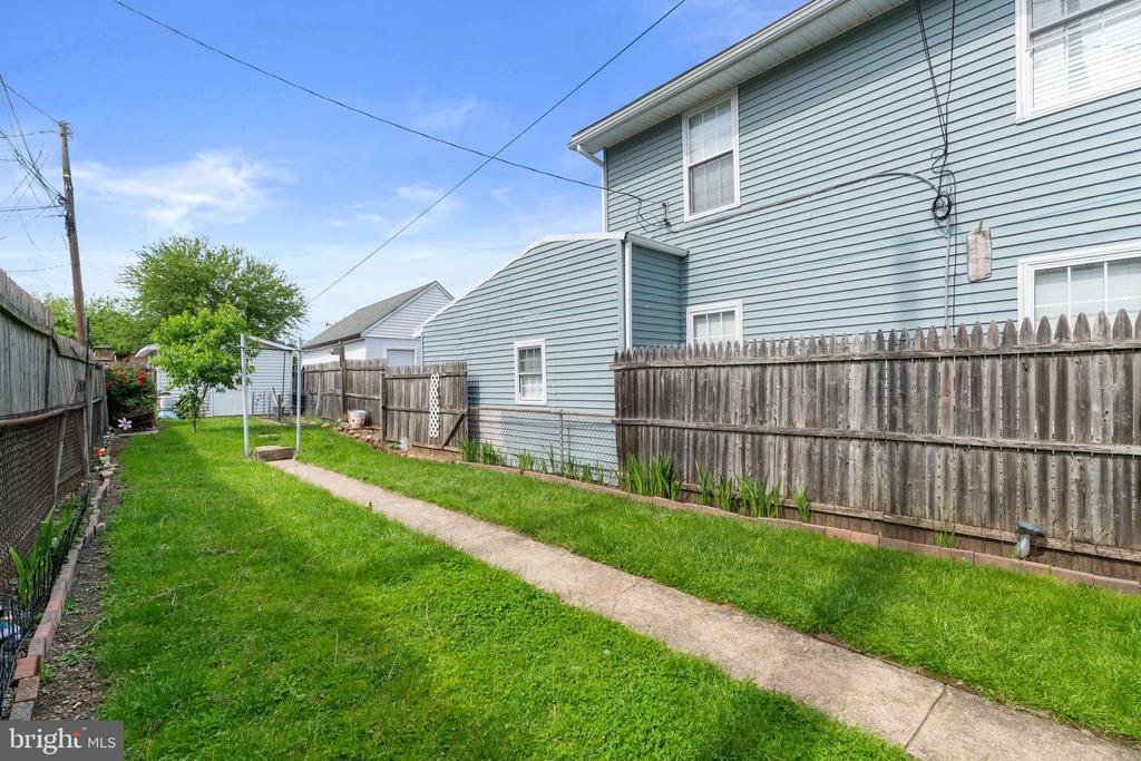 27 W ALLEN STREET