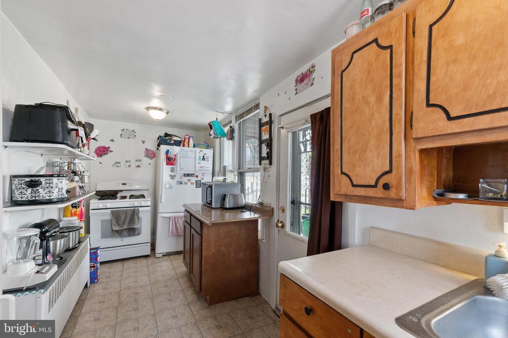 27 W ALLEN STREET