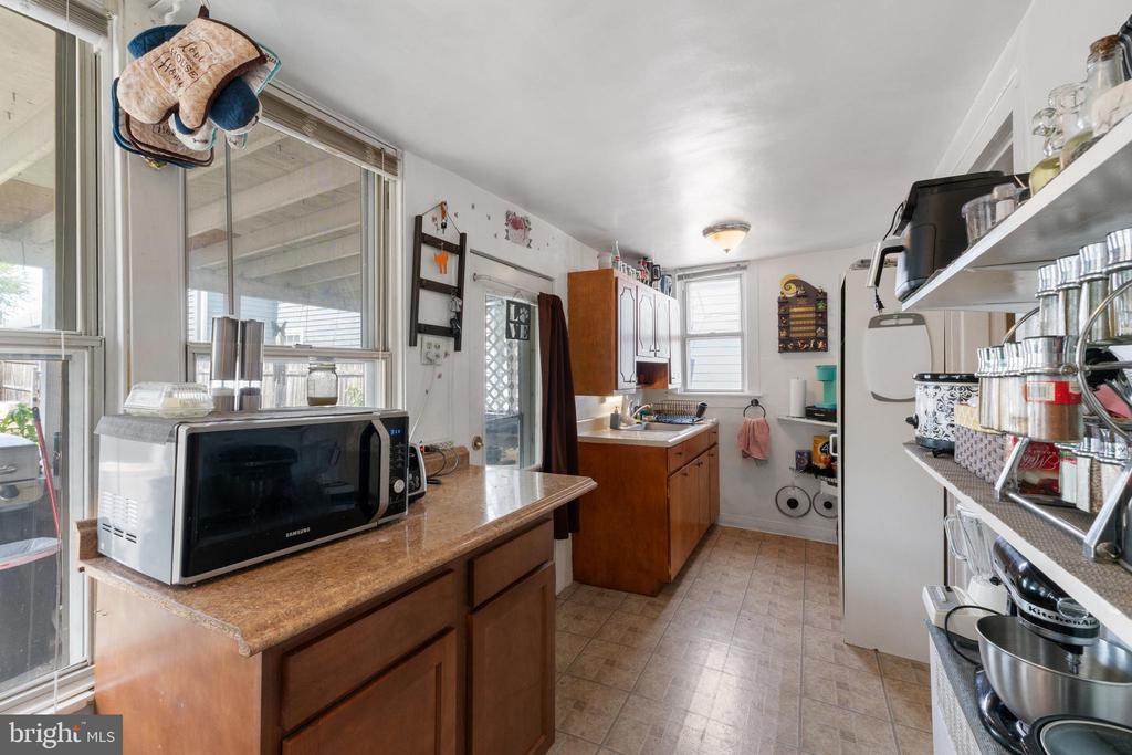 27 W ALLEN STREET