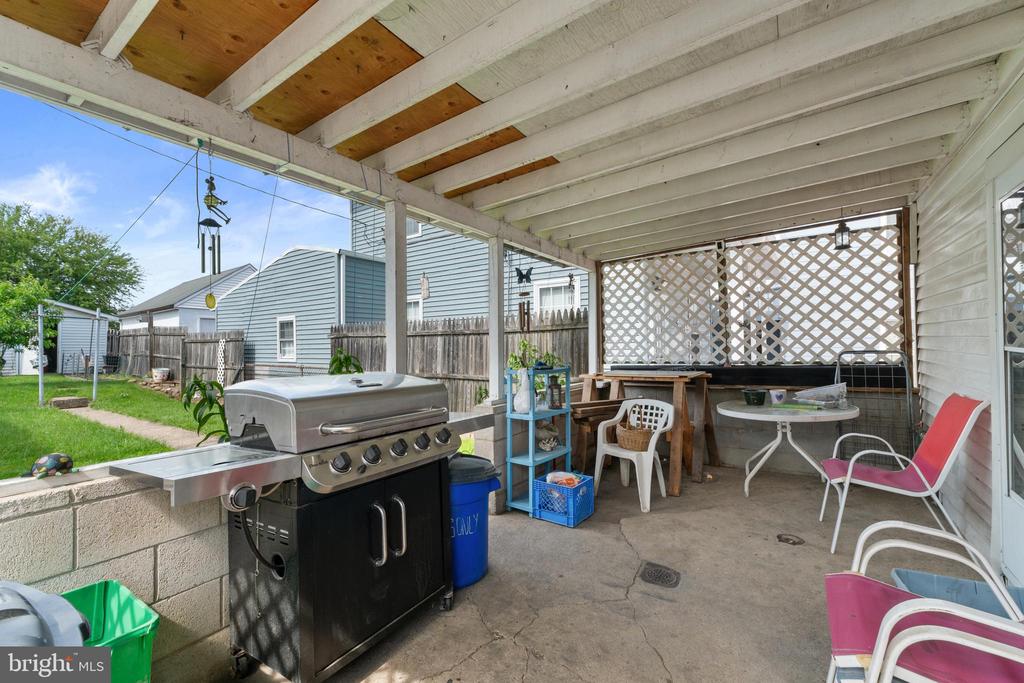 27 W ALLEN STREET