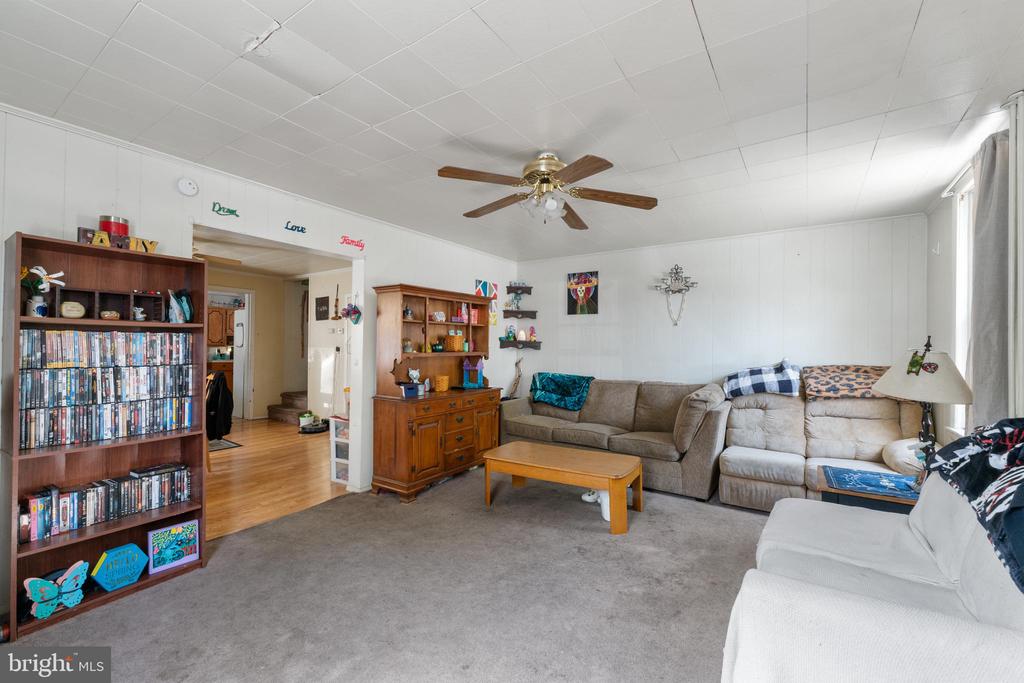 27 W ALLEN STREET