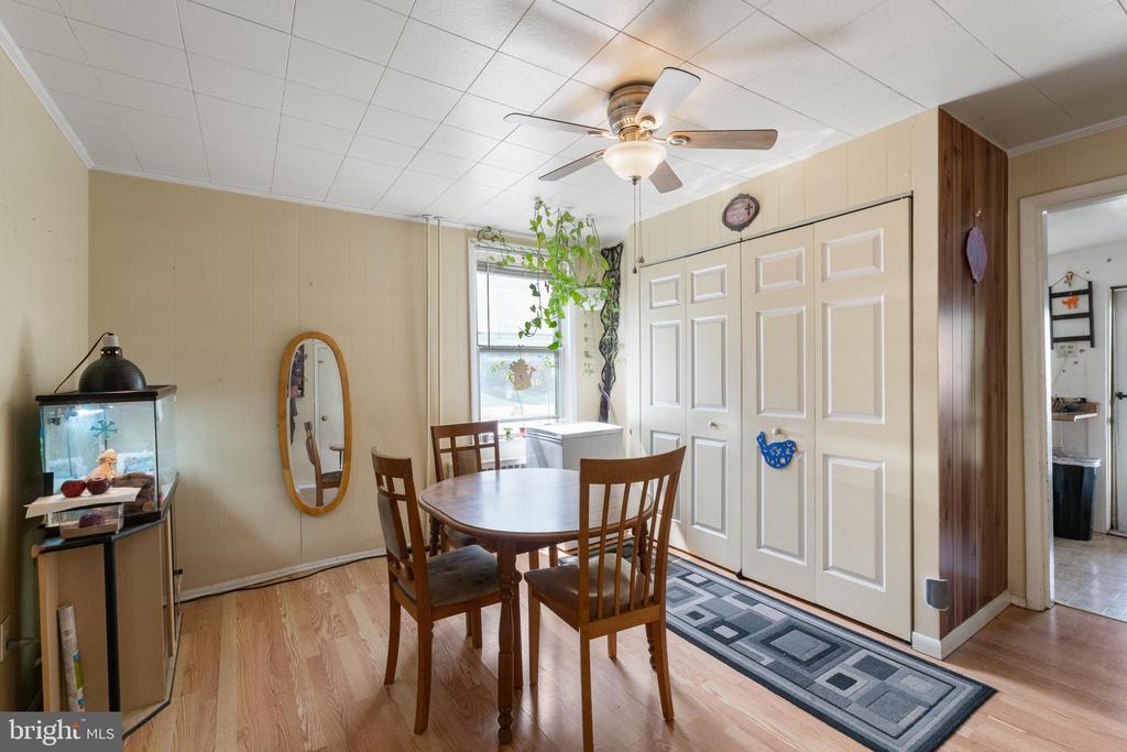 27 W ALLEN STREET