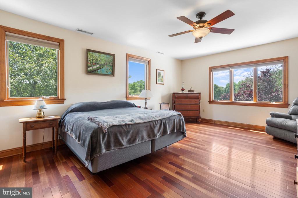 18 GREBE ROAD
