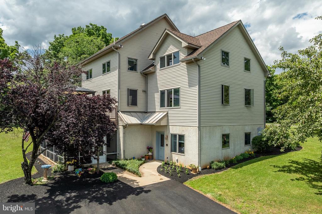 18 GREBE ROAD