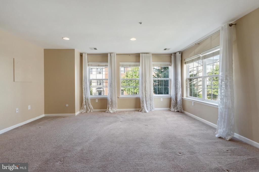 38 N SCHOOL LANE