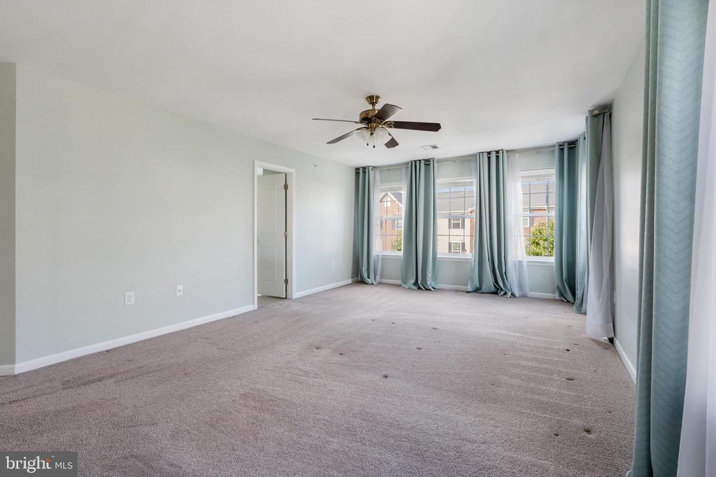 38 N SCHOOL LANE